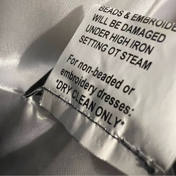 STRAPLESS White Tulle Ball Gown With Black Ribbon trim Size 12 Wedding or Prom - Picture 11 of 11